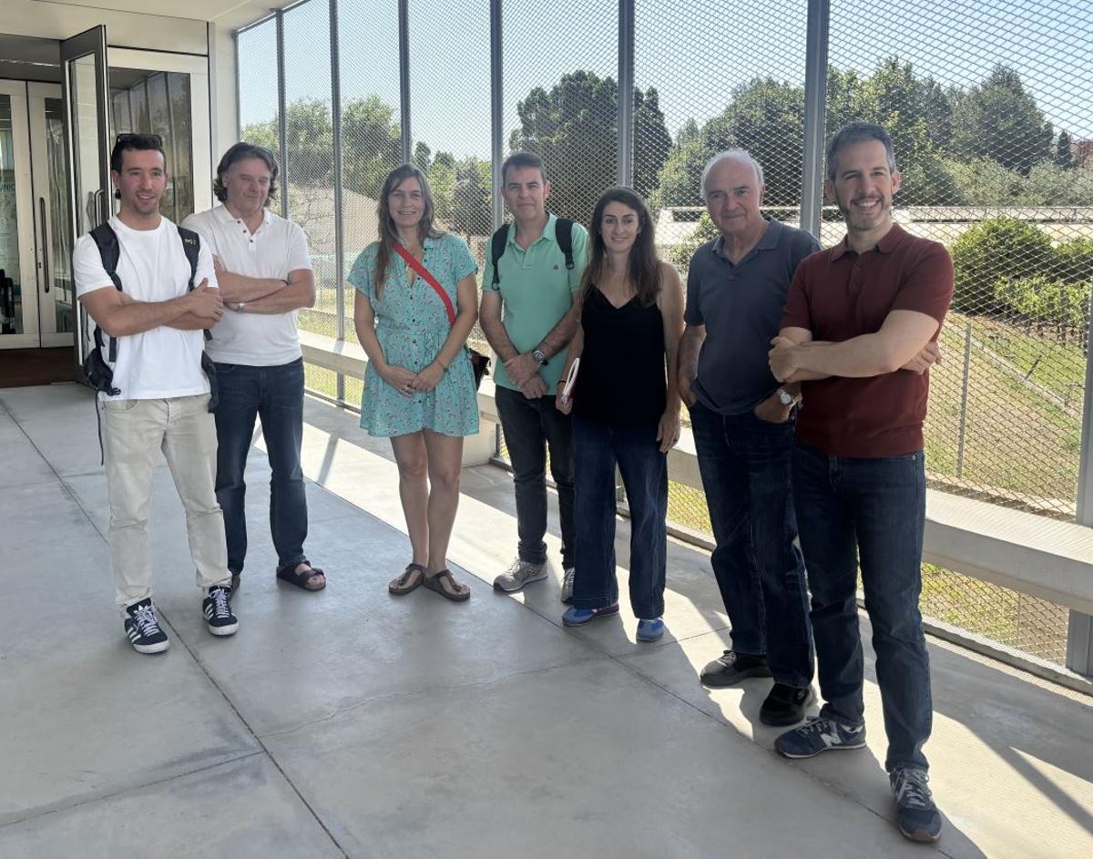 Equipo de investigadores junto a Jaime Palomera en la UIB.