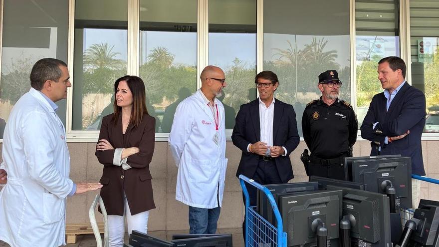 El Hospital Vinalopó de Elche dona ordenadores a Protección Civil