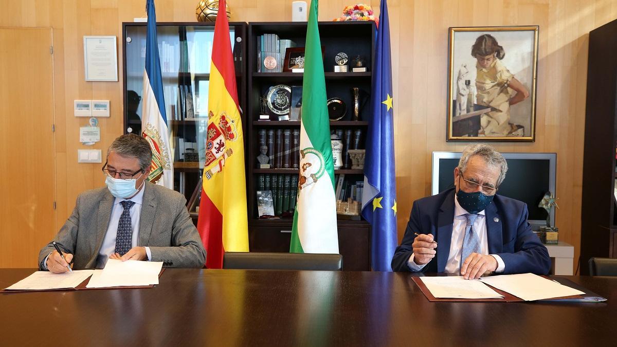 Salado y Narváez firman el convenio de colaboración entre la Diputación y la Universidad de Málaga.