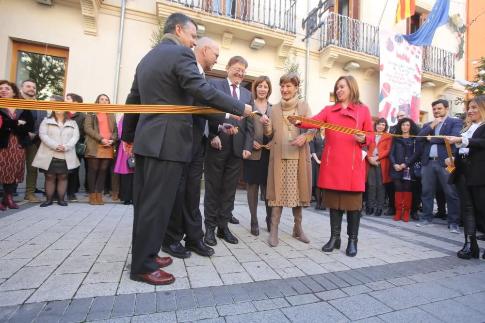 Ximo Puig inaufura la Feria de Navidad de Xixona 2019