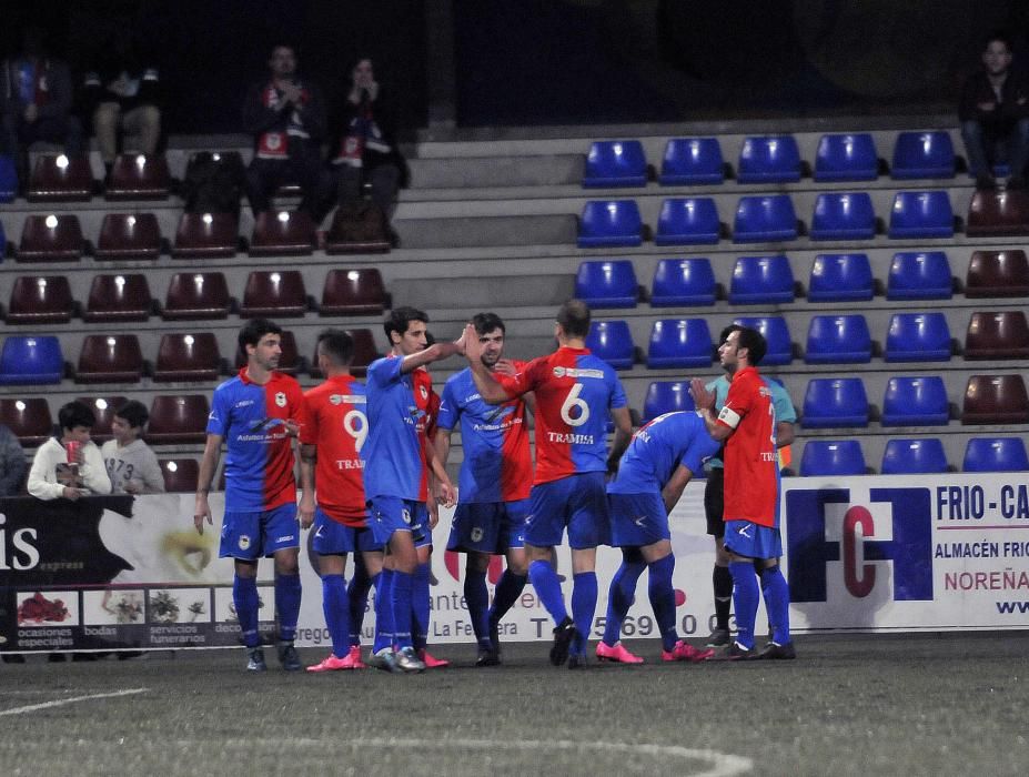 El partido entre el Langreo y el Tuilla, en imágenes