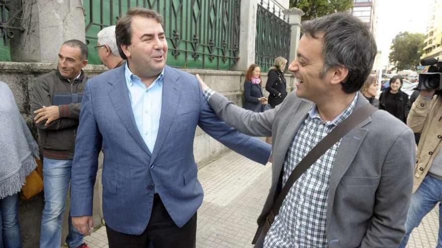 Carlos Negreira y Xulio Ferreiro, en una visita a la fábrica de tabacos en octubre.