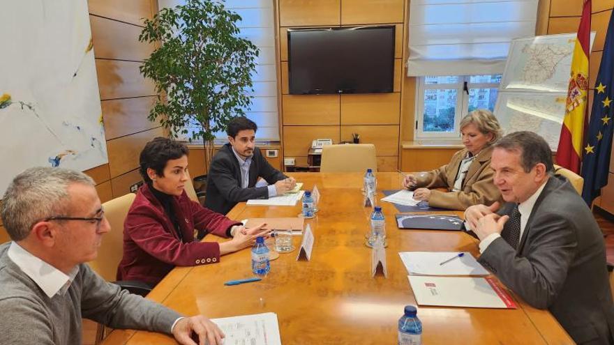 De izquierda a derecha: Vázquez, Pardo de Vera y López durante su reunión de este lunes con Caballero en Madrid.