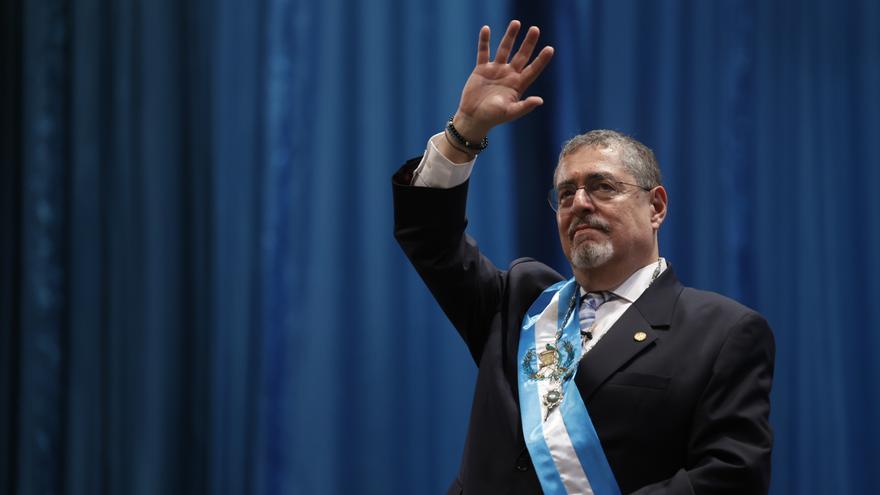 Bernardo Arévalo jura como presidente de Guatemala tras el intento del Congreso de sabotear la investidura