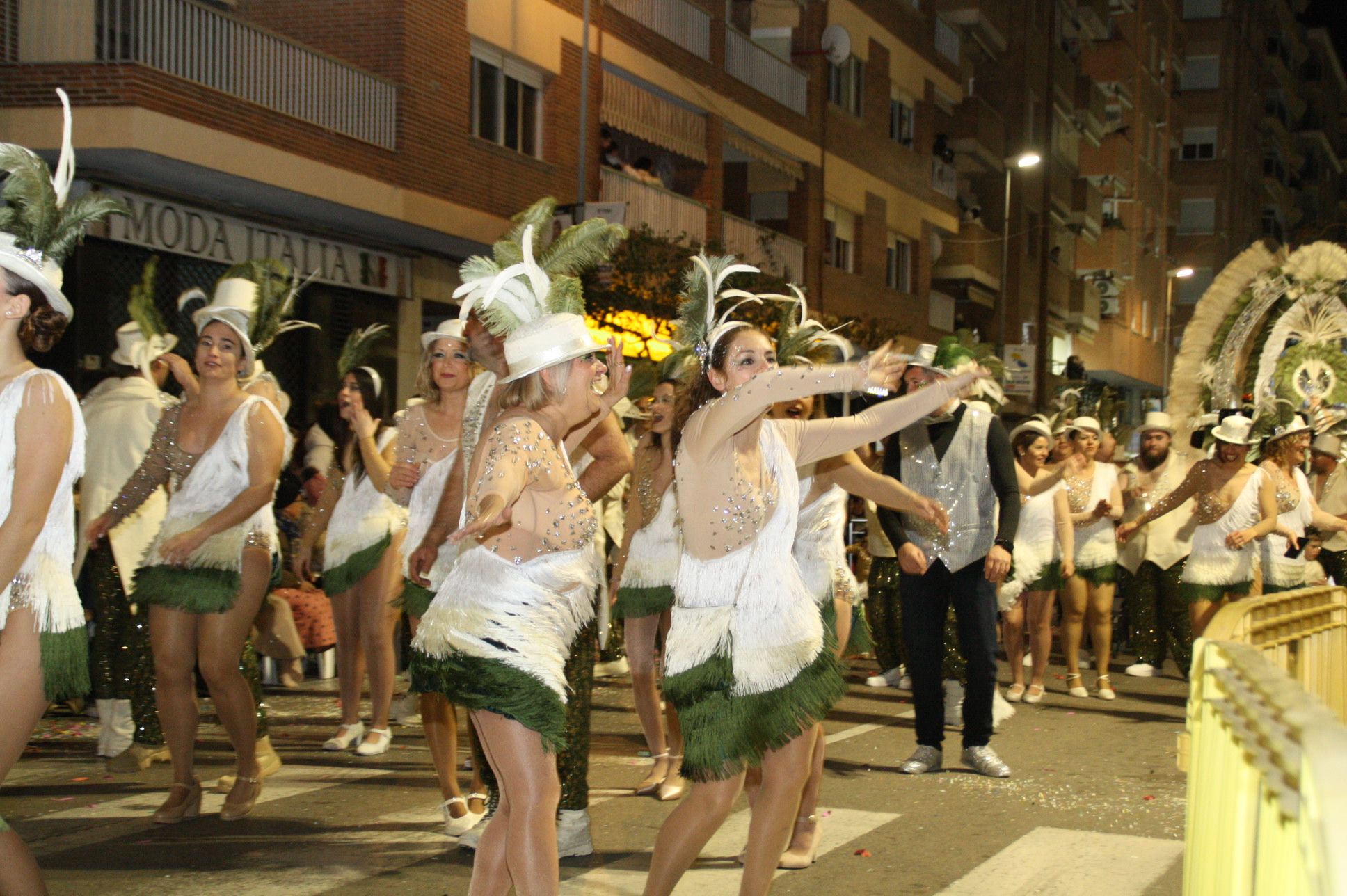Vinaròs congrega a más de 6.000 comparseros en un primer gran desfile de Carnaval de récord