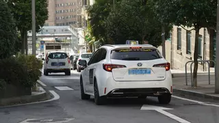 Interceptan a dos taxistas circulando borrachos y con pasajeros a bordo en Santiago
