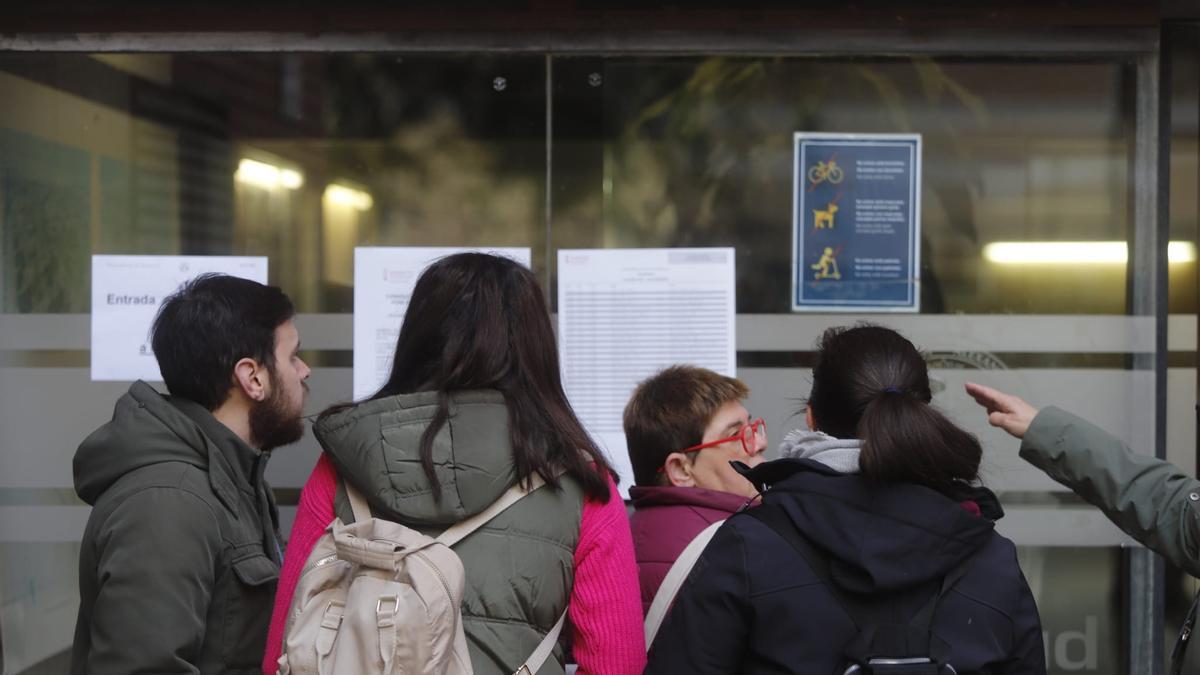 26.000 personas se examinan en las oposiciones de celador