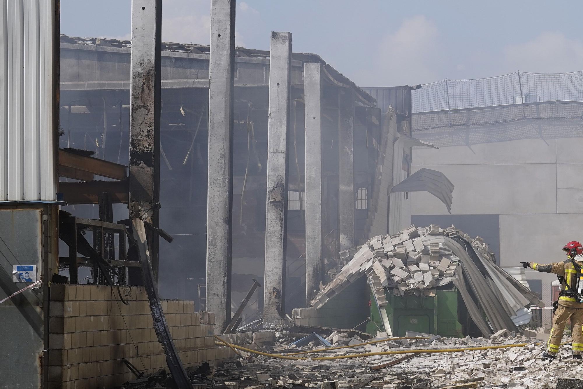 Un incendi destrossa una fàbrica de bicicletes a Vilablareix