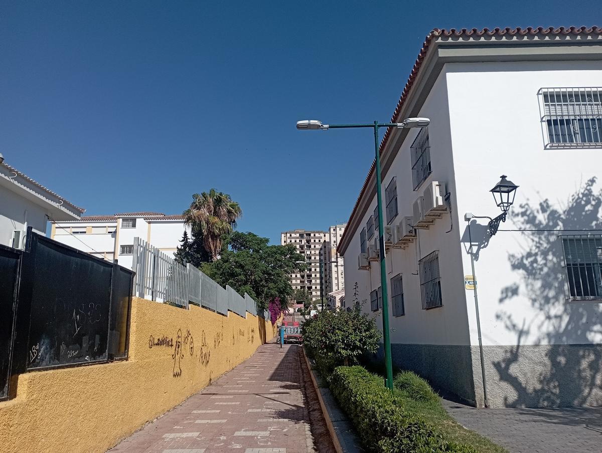 Vista del bloque abandonado de Cabriel, 27, desde la zona de las casas mata.