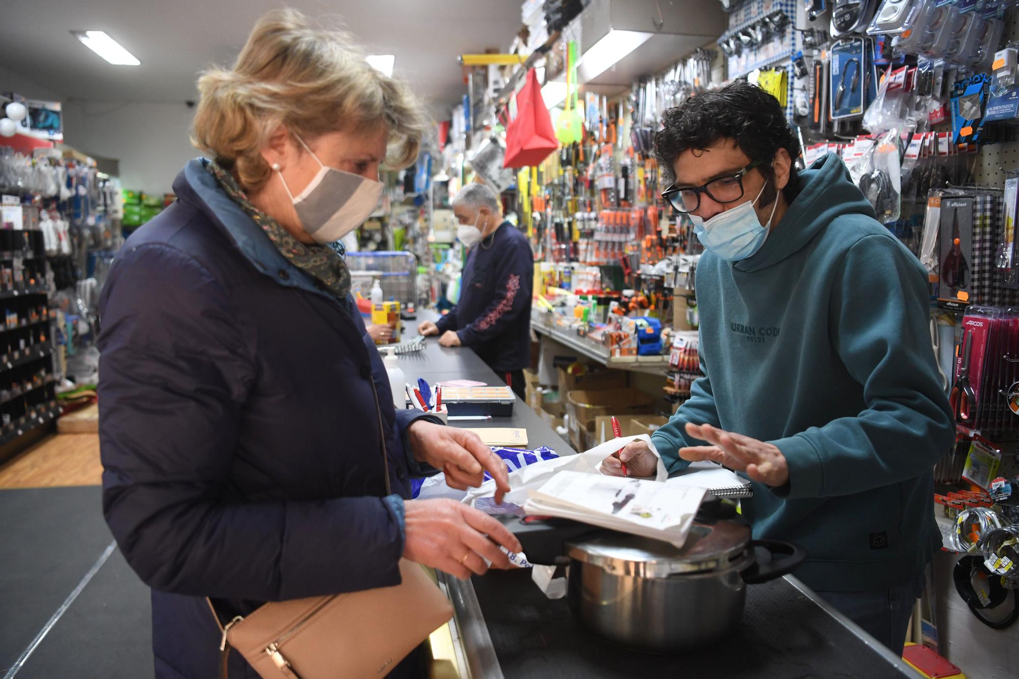 La mascarilla se resiste a salir de la rutina por cautela