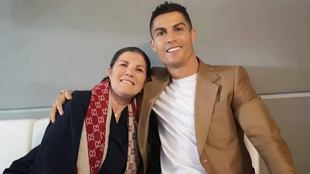 Dolores Aveiro, junto a Cristiano Ronaldo
