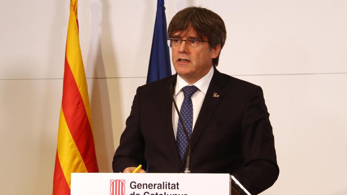 L&#039;expresident de la Generalitat, Carles Puigdemont, durant la seva intervenció en una compareixença a la Casa de la Generalitat a Perpinyà el 9 d&#039;octubre