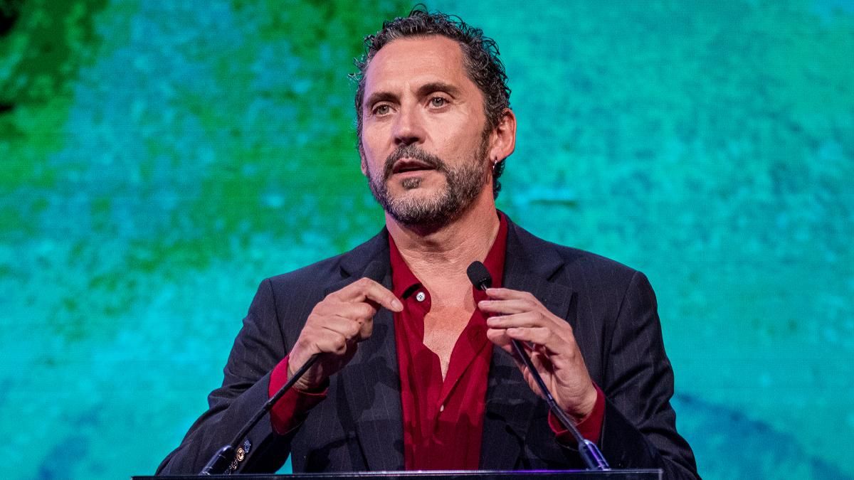 Paco León defiende el legado de 'Aída' tras su Premio de Honor: “La serie conectaba porque hablaba de sexo, dinero y deseo con inocencia”