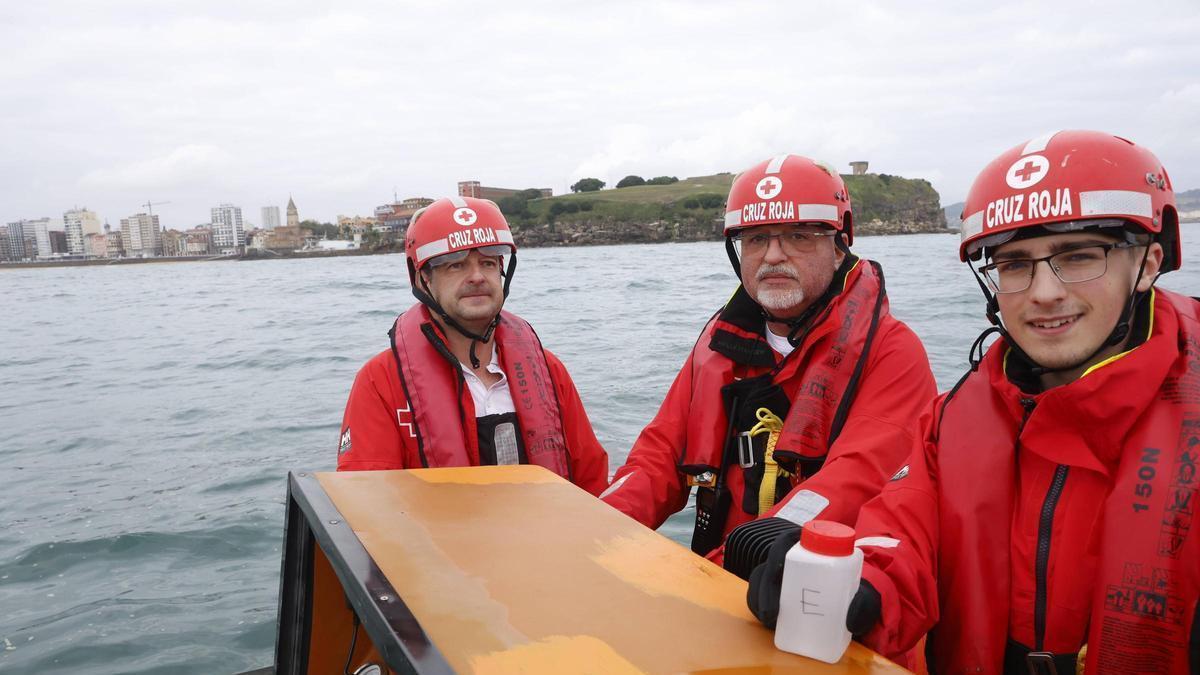 VÍDEO: Viaje en Zodiac desde el Arbeyal a Estaño para analizar la calidad de las aguas de Gijón