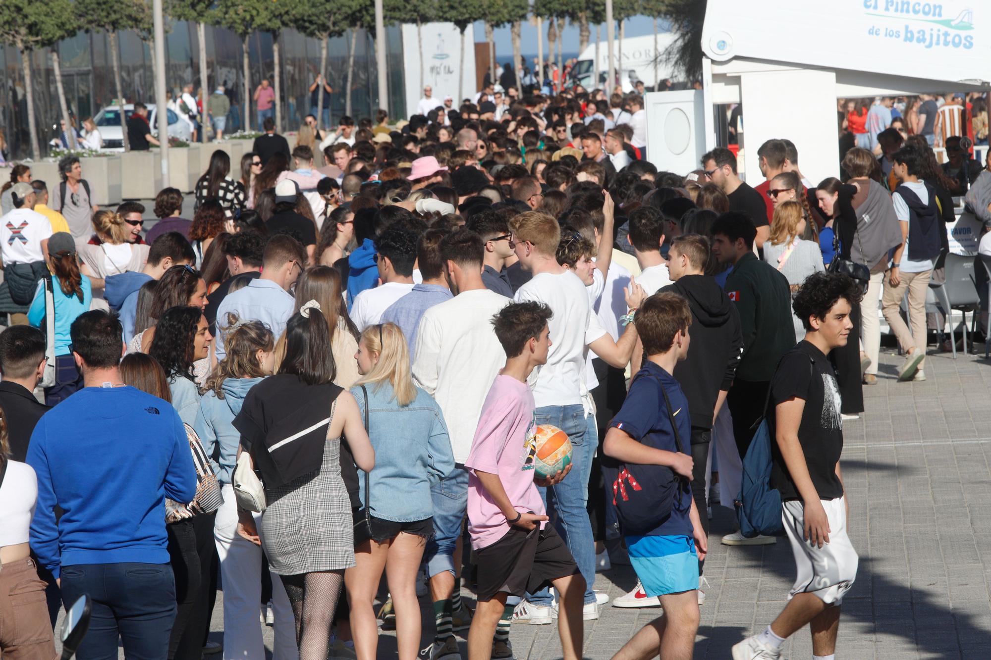 Búscate en las paellas universitarias de la Marina de València