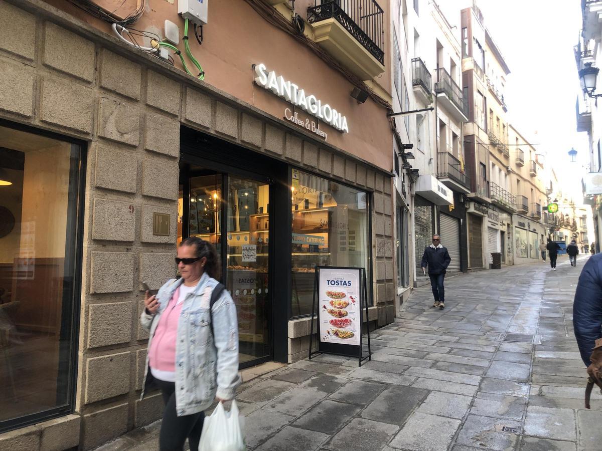 Fotogalería: Un paseo por la calle Pintores de Cáceres