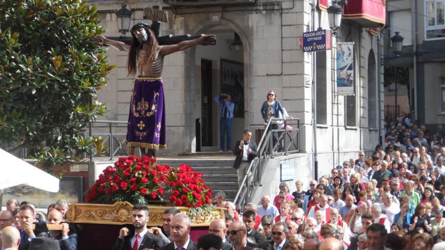 El Cristo desborda Candás