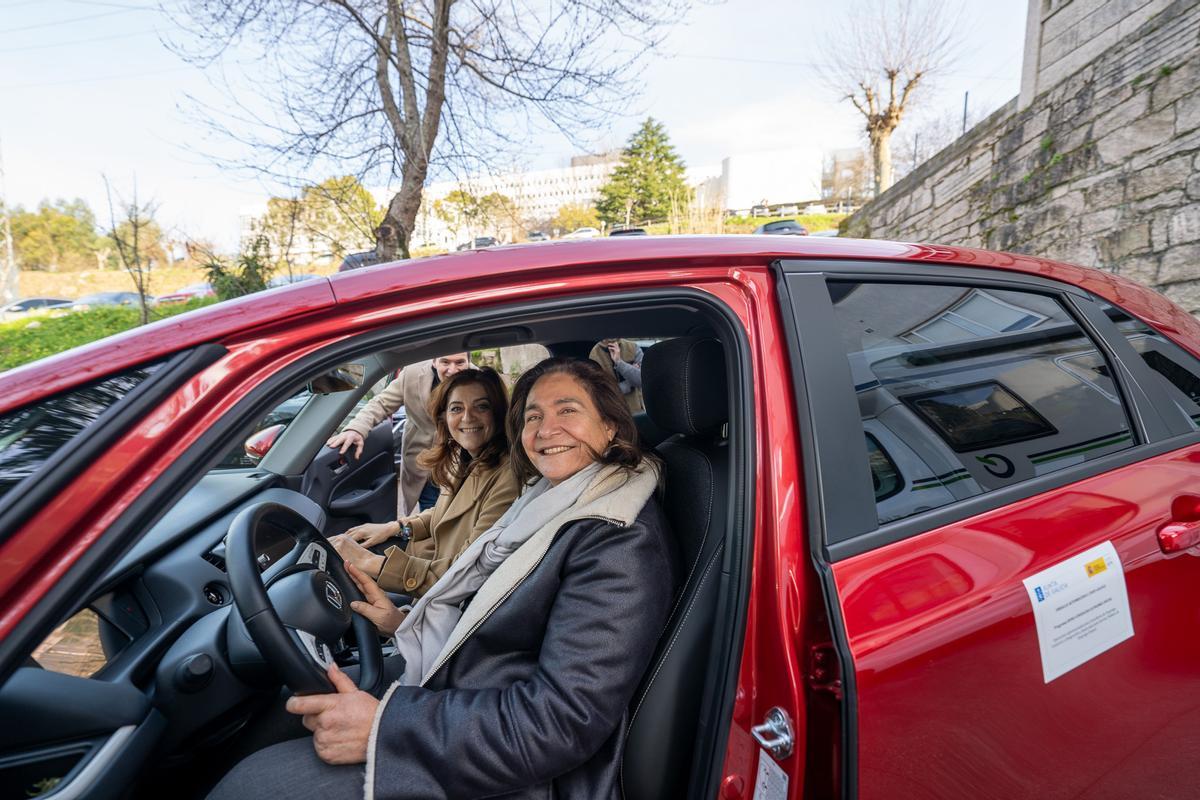 Ana Ortiz y Marta Mariño, en su visita a la empresa Orballo.