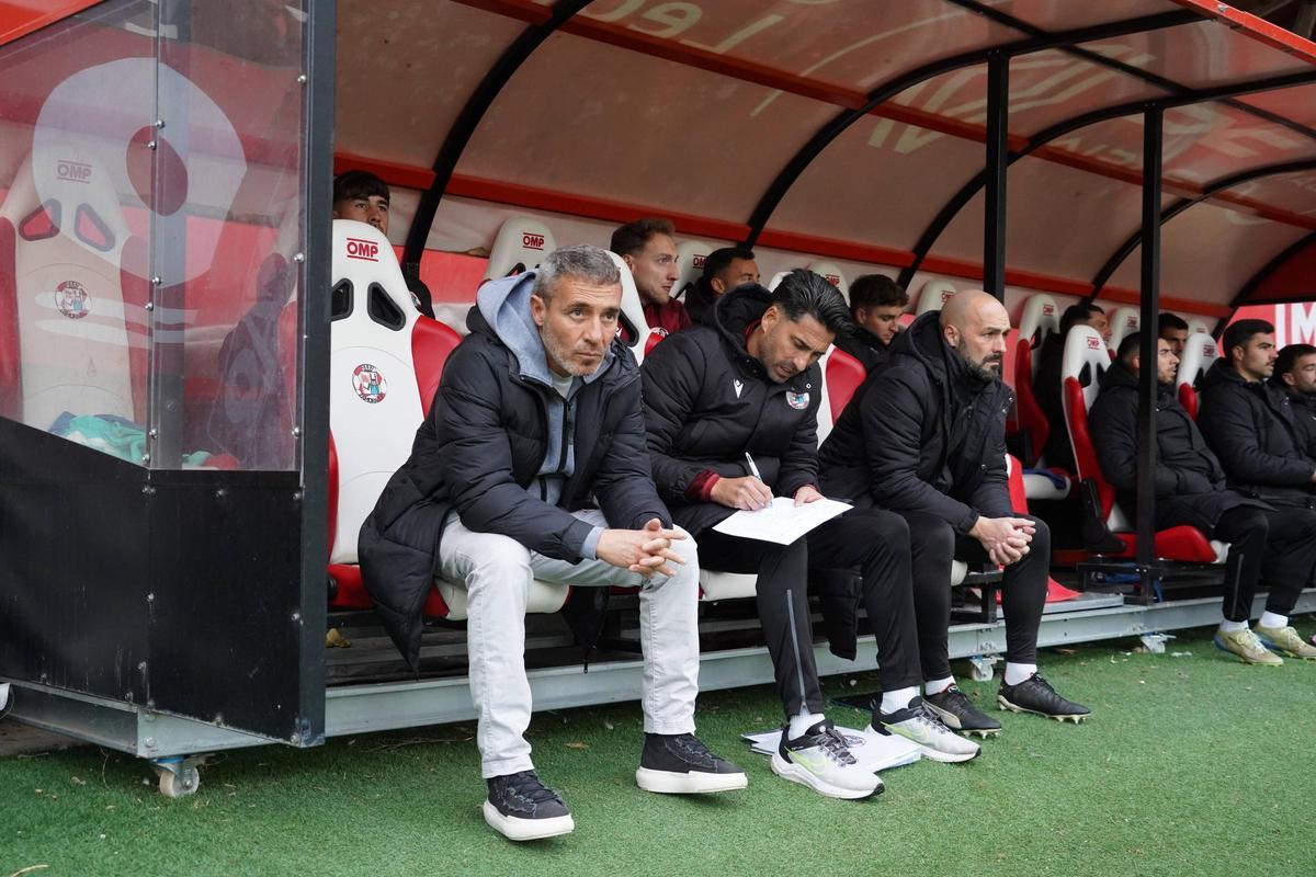 Cano, al frente del banquillo del Zamora CF.