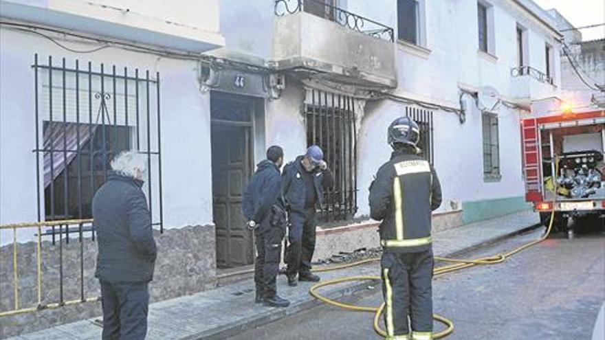 Un hombre está ingresado grave en el Infanta tras intoxicarse en un incendio