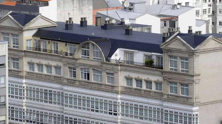 Parte alta del edificio Conde de Fenosa, en la calle Fernando Macías.