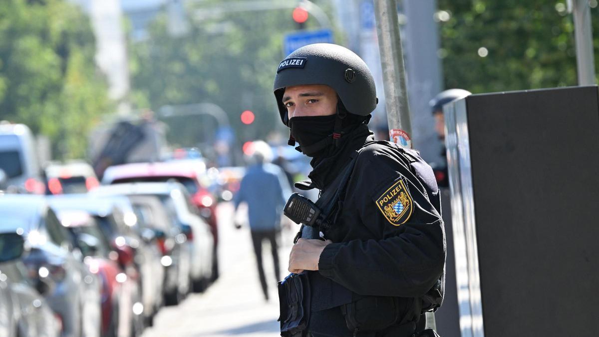 Archivo - Un agente de la Policía de Alemania en una imagen de archivo