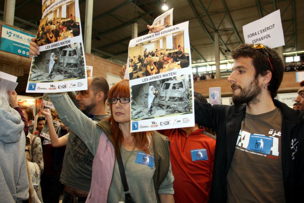 Protesta contra la presència de l'exèrcit a l'Expojove