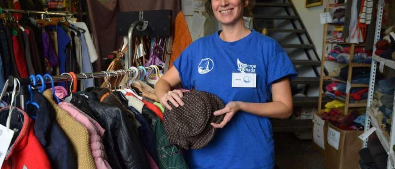 Aurora Coego, ayer, en la tienda de ropa, calzado, juguetes etc de segunda mano de Boa Vida. // G. Santos