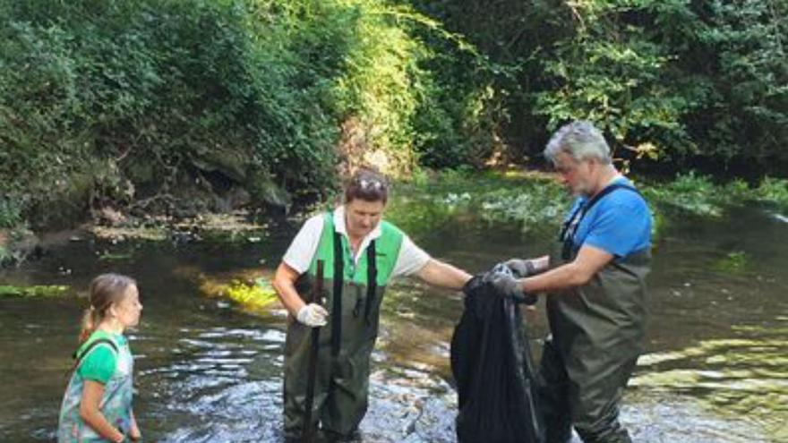 La asociación Vaipolorío inicia la limpieza del río Gafos