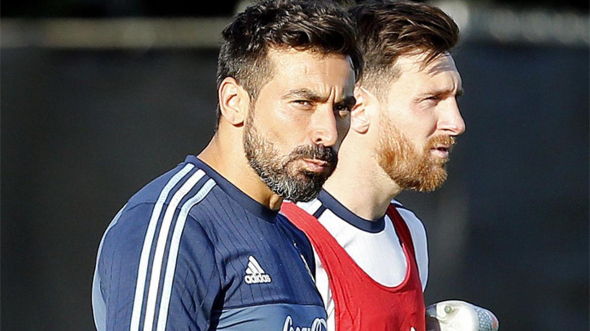 Ezequiel Lavezzi y Leo Messi durante un entrenamiento de la selección de Argentina