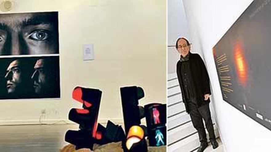 Por la izquierda, «Transterritorialidad», de Natalia Pastor; los «semáforos» de Carlos García, con el «Autorretrato», de Bilbao, en la pared;  y Acindino Quesada, ayer, en el Barjola.