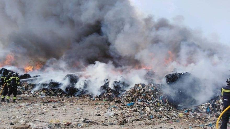 Nuevo incendio en el vertedero de Ibiza