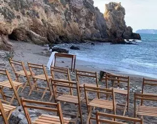 Impulso a las bodas en la playa con cartelería a pie de arena