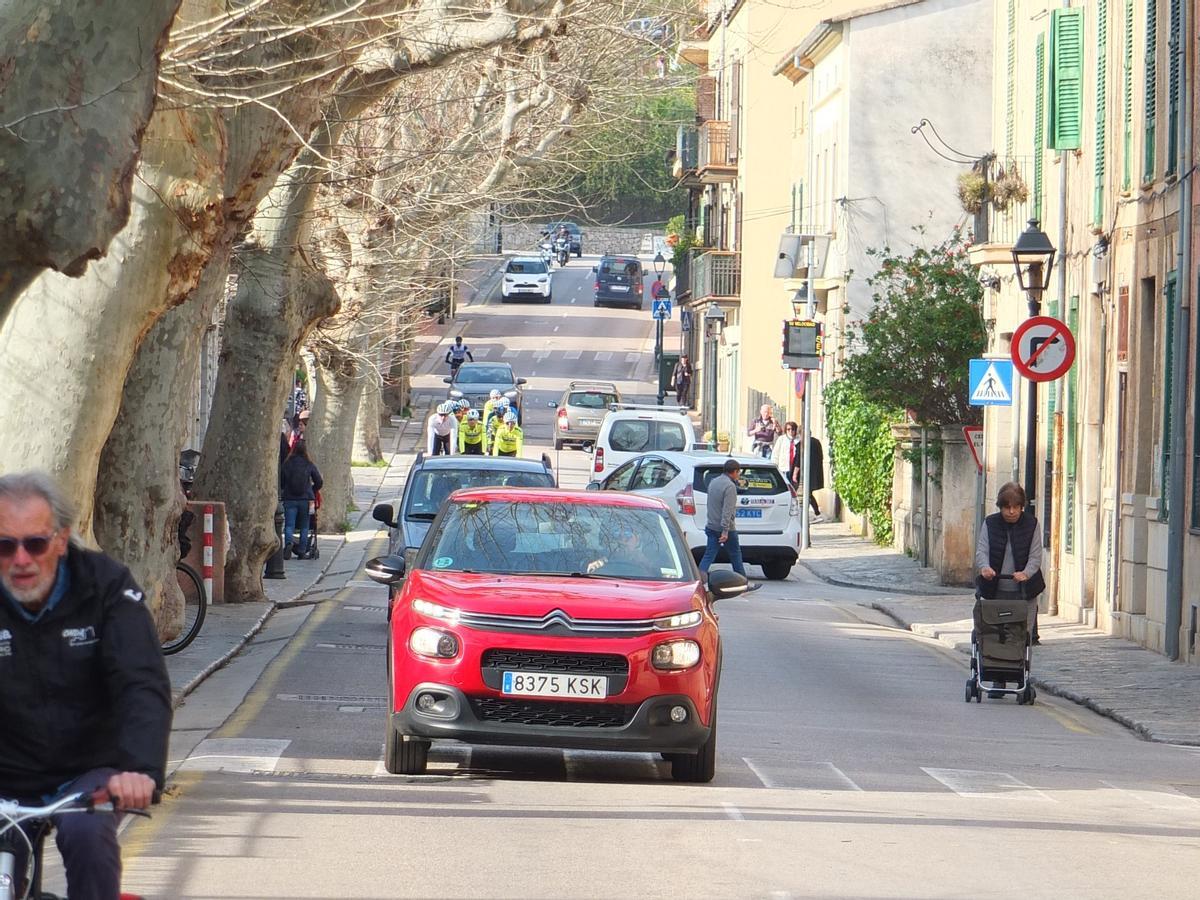 Imagen de la calle Cetre, principal vía de entrada a Sóller, este sábado.