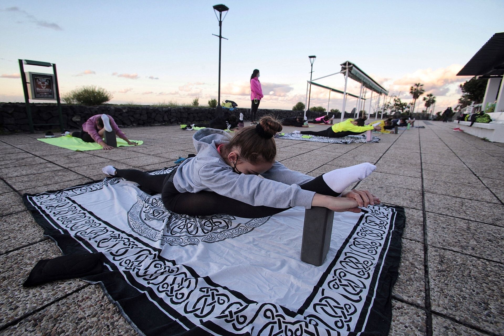 Gimnasia Rítimica: Club Intara de Los Realejos ensayando en Playa Jardín