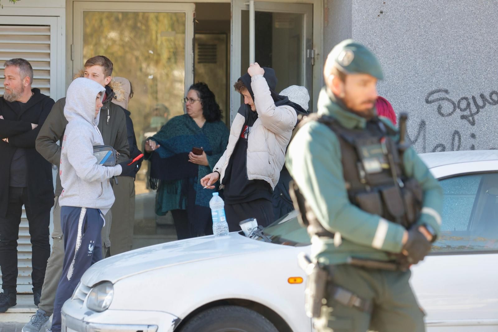 Amplio despliegue de Policía y Guardia Civil en el desahucio de 54 familias en Montserrat