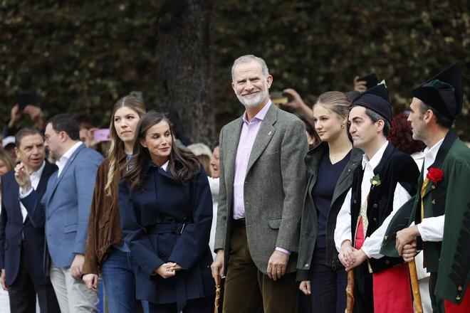 EN IMÁGENES: La Familia Real visita Llanes para entregar el premio "Pueblo Ejemplar" a la Cofradía de Pescadores de Santa Ana