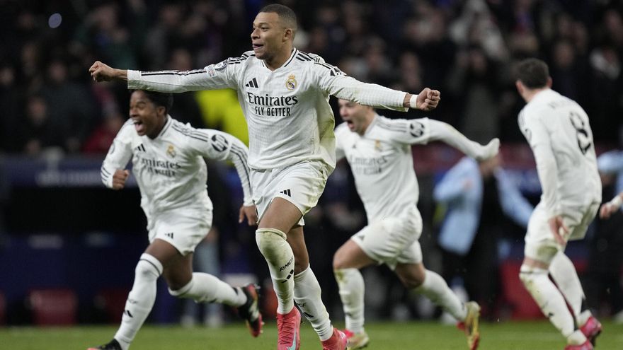 El Real Madrid celebra la clasificación en Champions League.