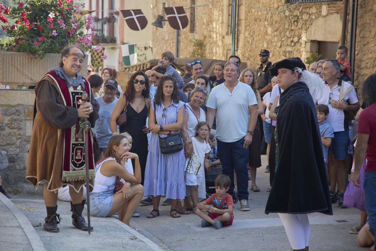 Músics i artesans fan reviure l’edat mitjana a Castell d’Aro en la 25a edició del Mercat Medieval Músics i artesans fan reviure l’edat mitjana a Castell d’Aro en la 25a edició del Mercat Medieval
