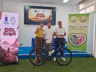 De una bicicleta en el hospital a 800 kilómetros por Canarias contra la leucemia