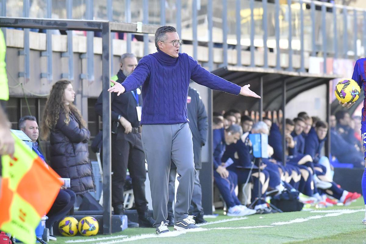Eldense-Cádiz: El Eldense de Ponz toca fondo (1-4)
