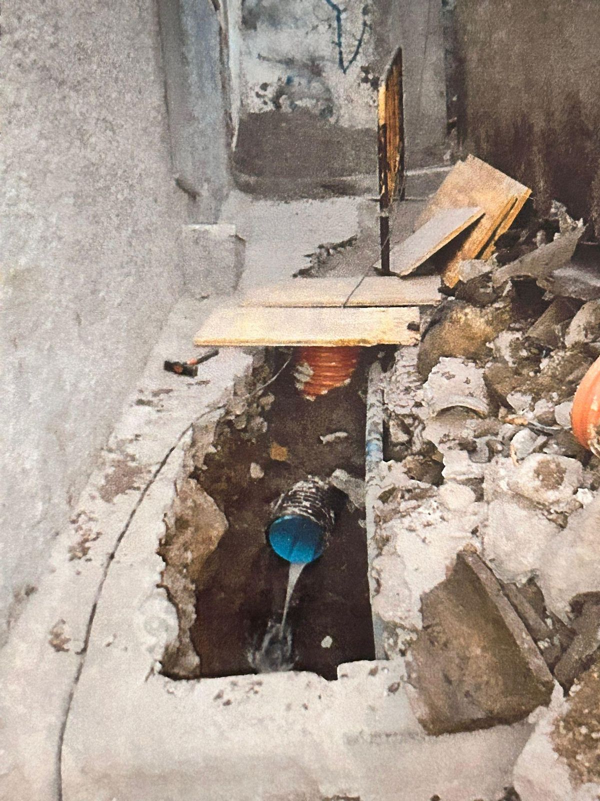 Reparación del alcantarillado en la calle Moneda en 2012.
