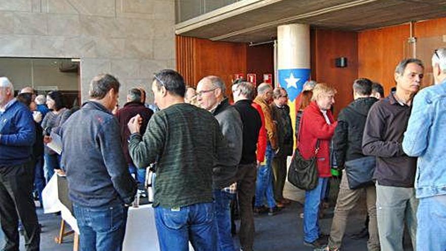 Participants a la jornada municipalista d&#039;ahir, durant una pausa