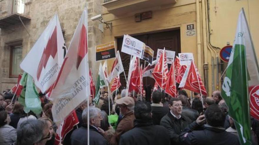 El decreto Vela dio pie a protestas de los sindicatos.