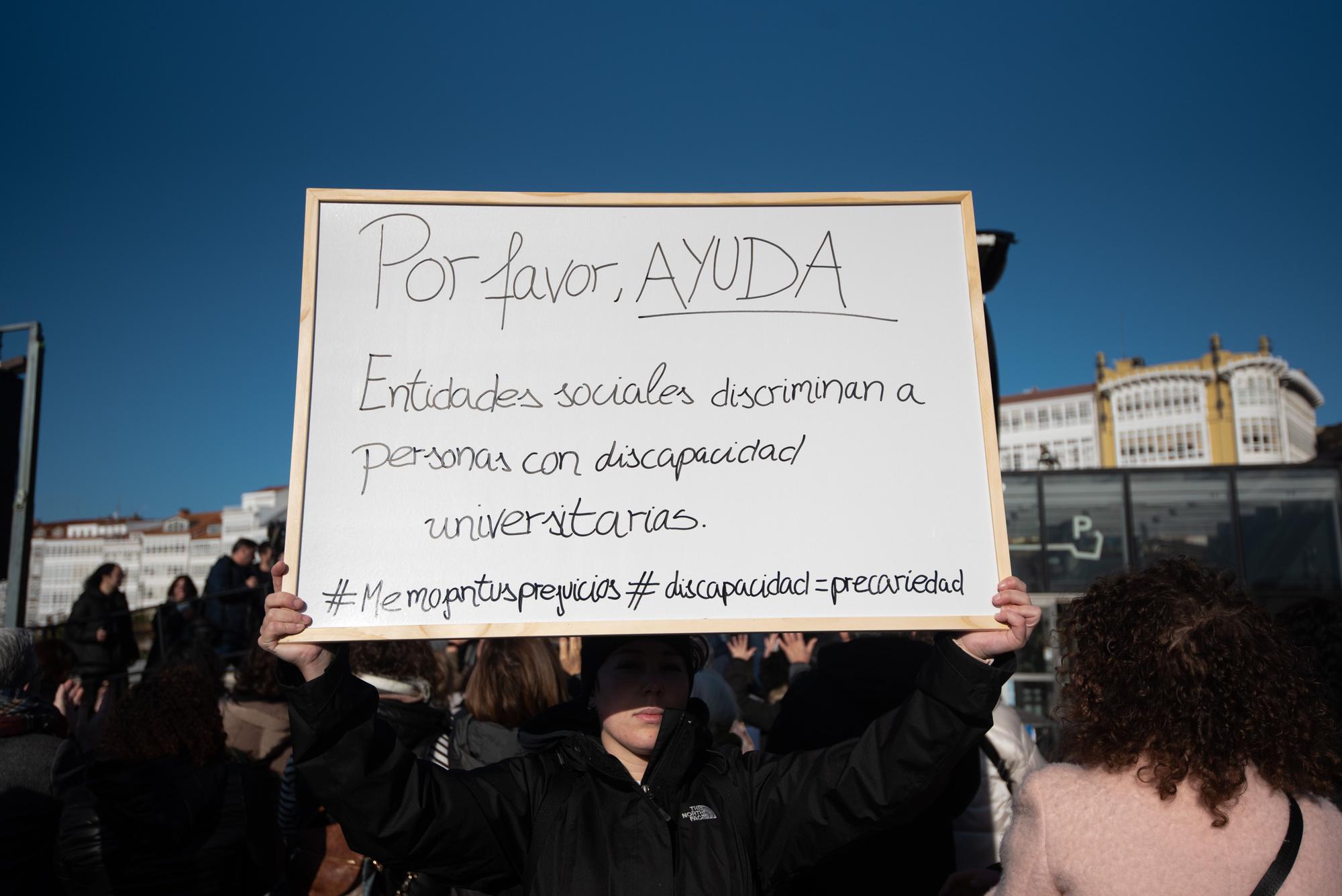 Acto en O Parrote de A Coruña por el Día mundial de la discapacidad, bajo el lema 'Baixo o mesmo paraugas'