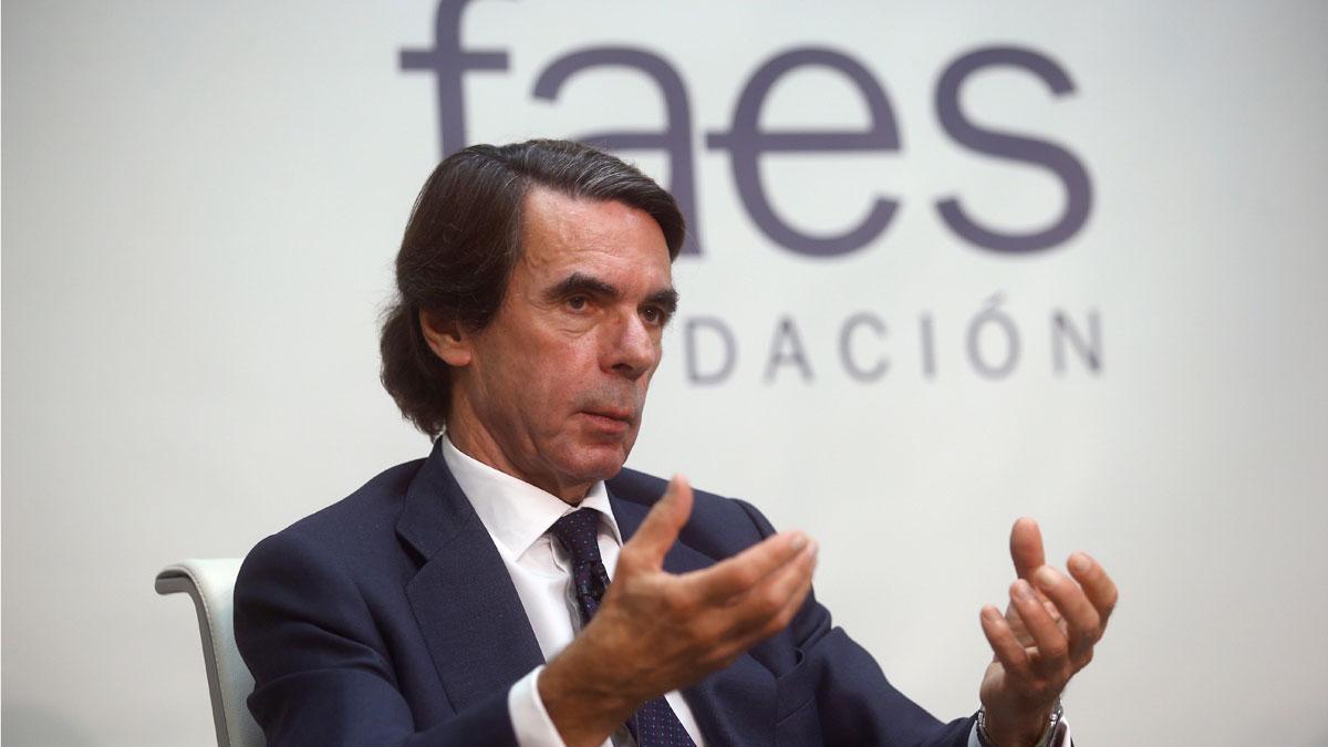 Aznar quiere alianza de partidos constitucionales, pero no liderada por Pedro Sánchez