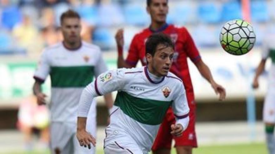 El Elche impone su ley en Huesca