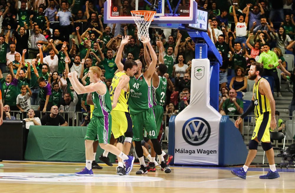 Una espectacular remontada en el último cuarto permite al Unicaja estrenarse en la Euroliga con un triunfo de prestigio que demuestra que los verdes están preparados para luchar por todo