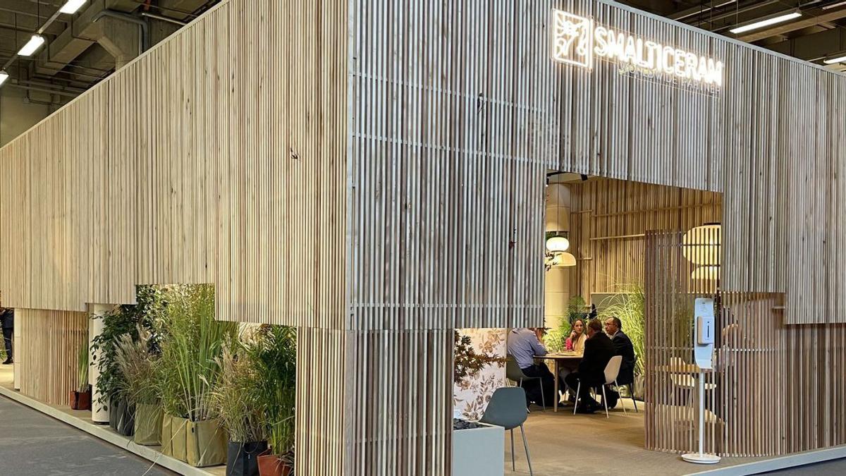 Imagen del exterior del estand en Cersaie de la compañía ondense, especializada en el desarrollo de tintas, esmaltes, granillas, pigmentos y fritas.