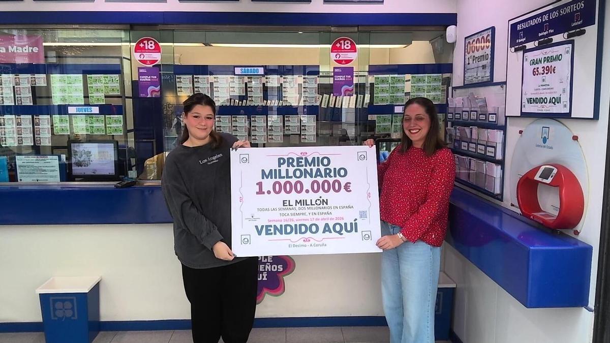 Responsables de la administración de la plaza de Lugo con el premio del Millón